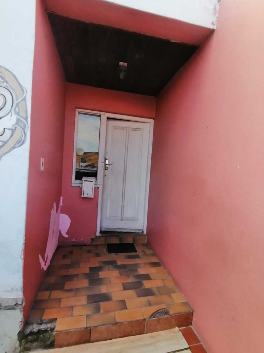  Bedroom Property for Sale in Lentegeur Western Cape